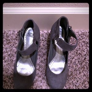 Grey ankle wrap heel